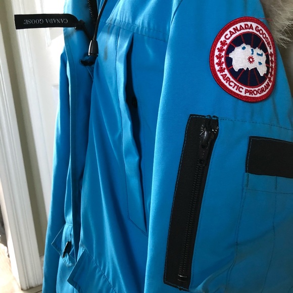 Authentic Canada Goose Montebello Parka - Picture 4 of 16